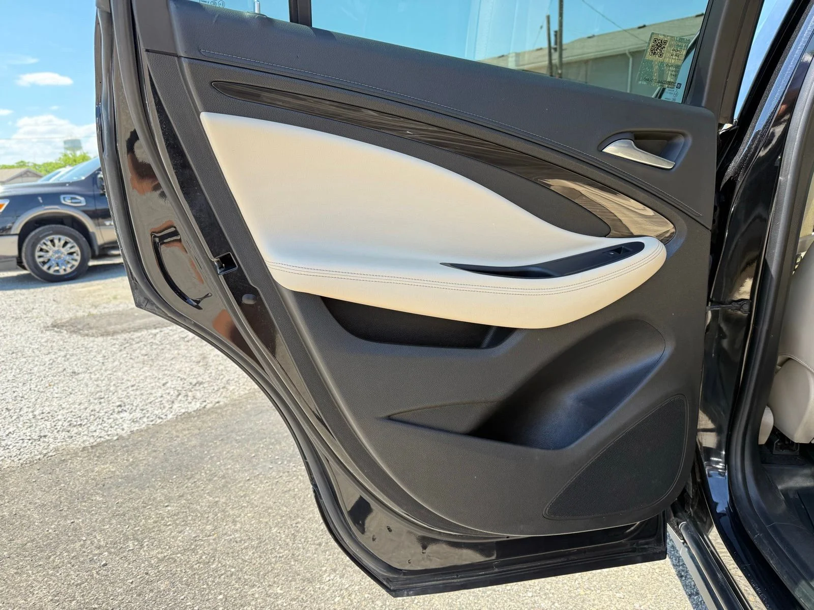 Used 2020 Black Buick Essence image 20