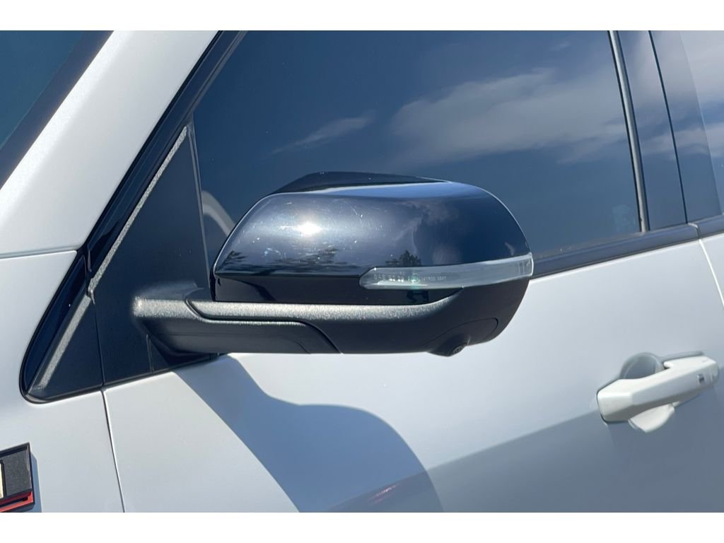 Used 2025 Iridescent Pearl Tricoat Chevrolet AWD Z71 image 53