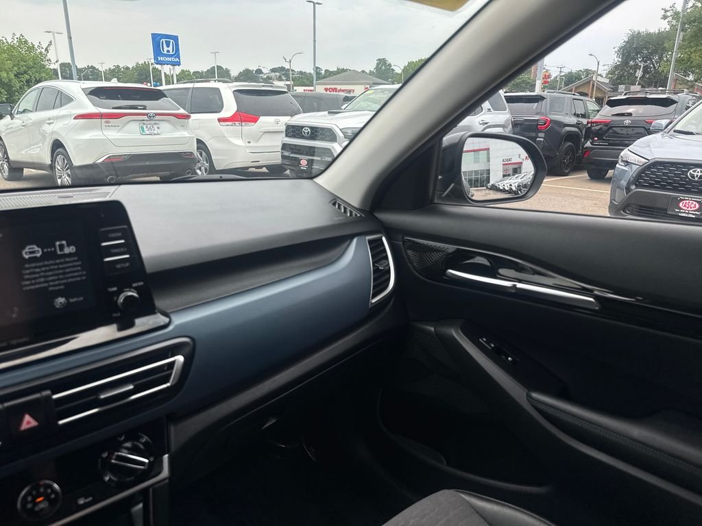 Used 2021 Black Kia S image 28