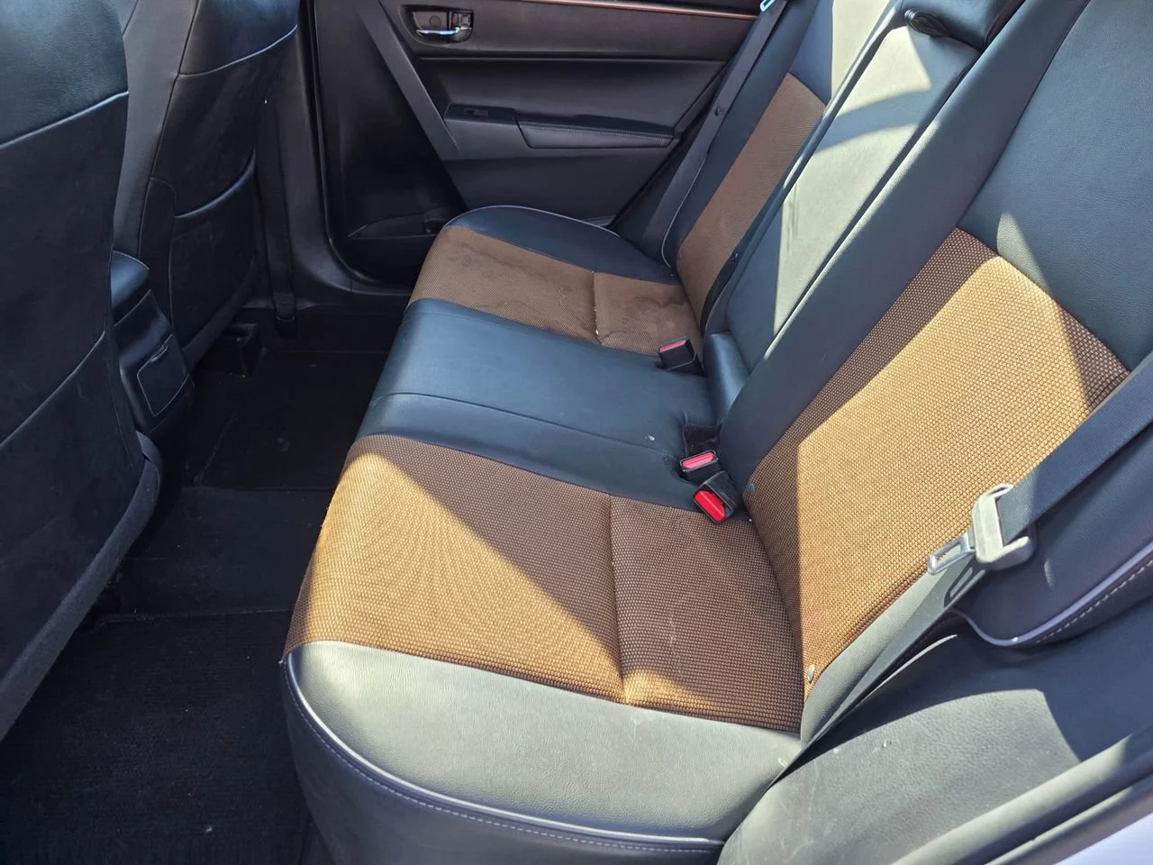 Used 2016 White Toyota L image 12