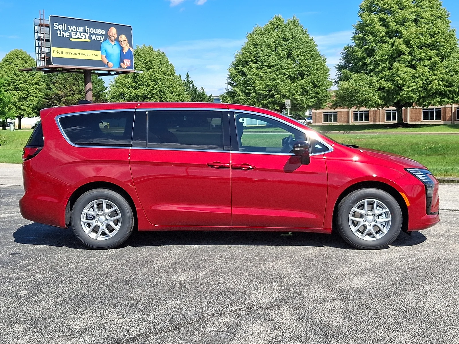 New 2027 Red Hot Pearl-Coat Exterior Paint Chrysler Select image 8