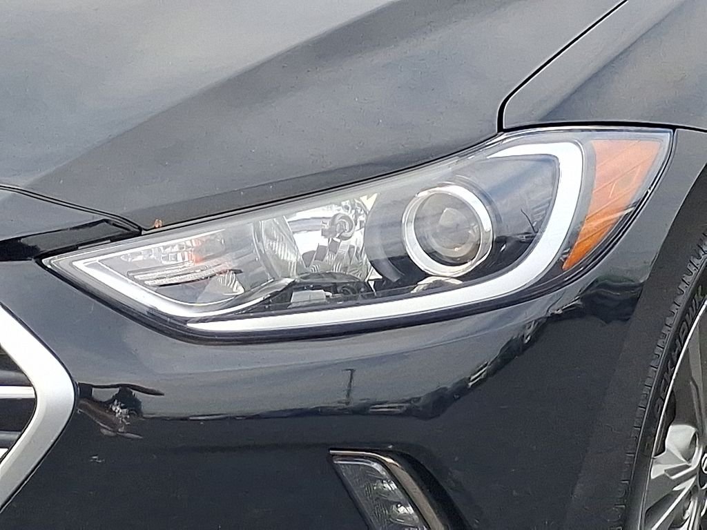 Used 2017 Black Hyundai SE image 10