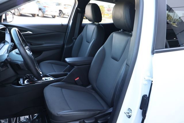 Used 2025 Summit White Buick Preferred image 15