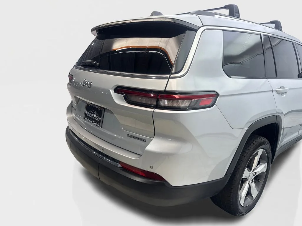 Used 2022 Silver Jeep Limited image 18