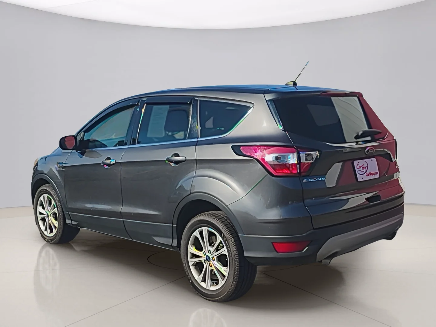 Used 2017 Gray Ford SE 4WD image 3