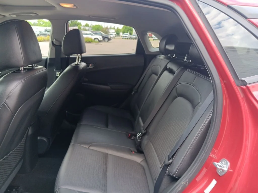 Used 2018 Pulse Red Hyundai Limited image 39