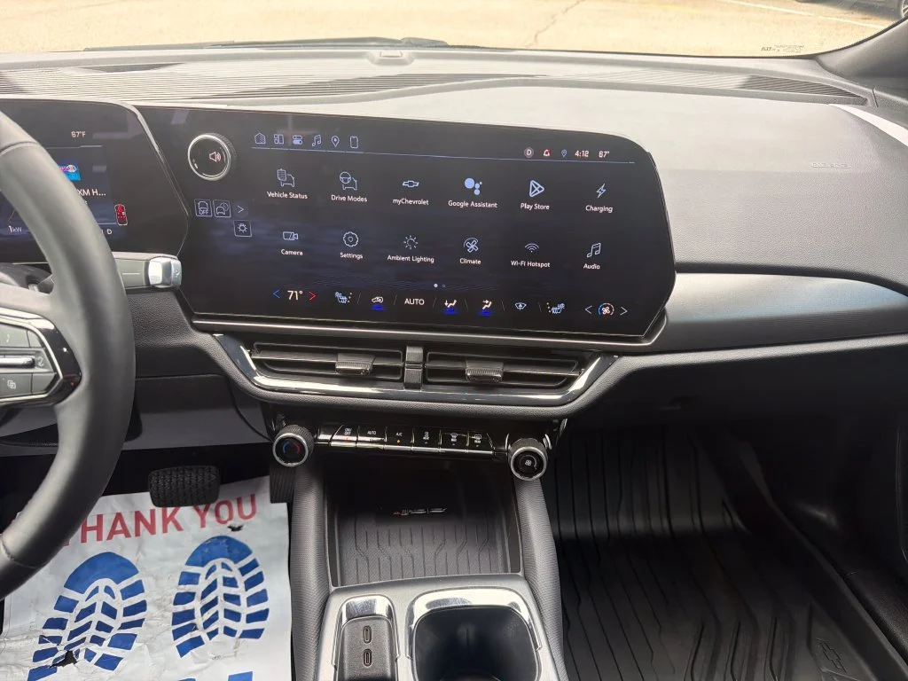 2025 Chevrolet Equinox EV RS - Photo 17