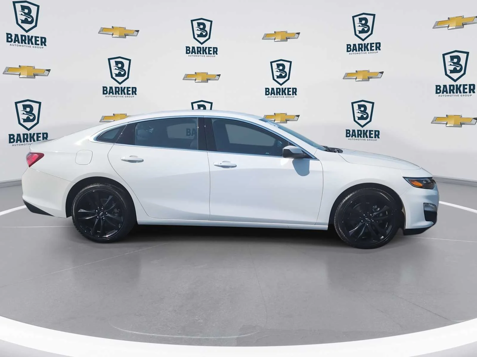Used 2024 Summit White Chevrolet 1LT image 9