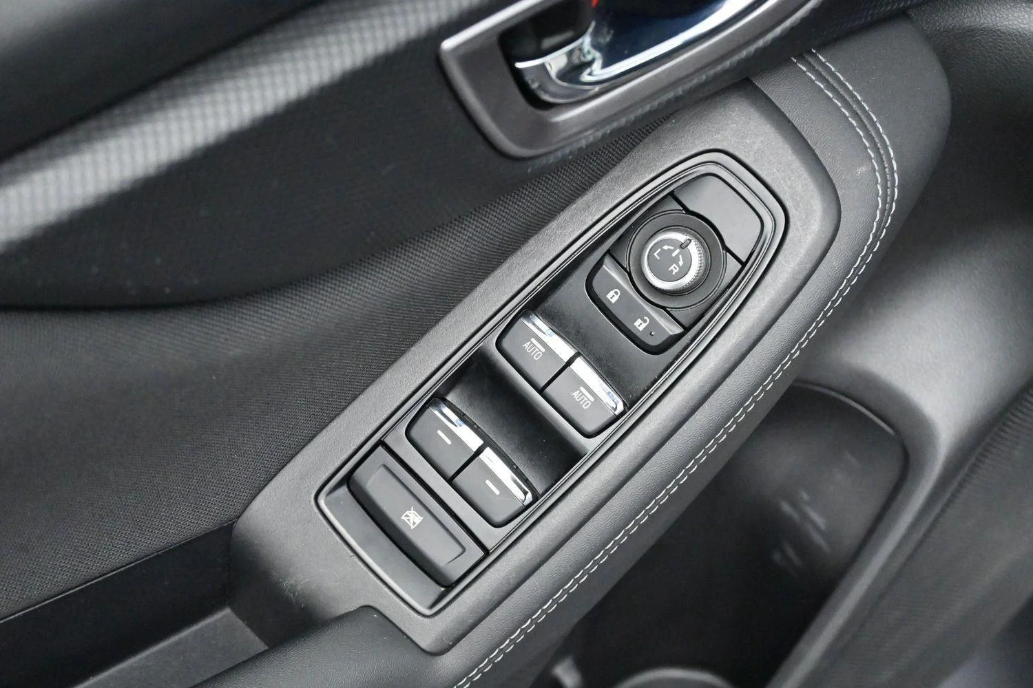 Used 2020 Ice Silver Metallic Subaru Premium image 10