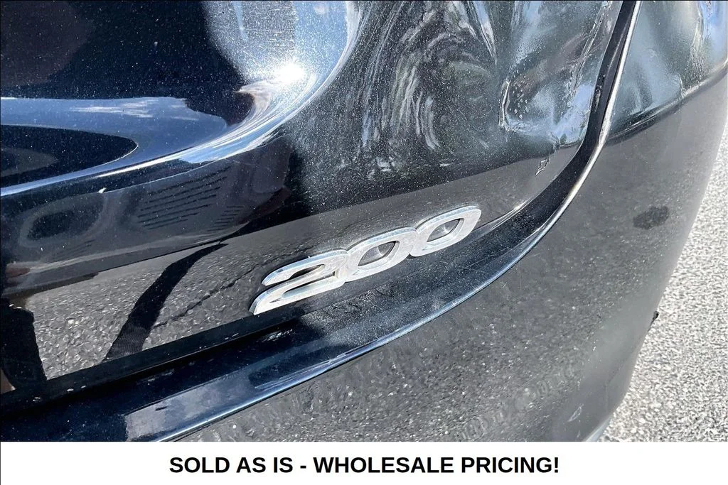 Used 2015  Chrysler Limited image 23