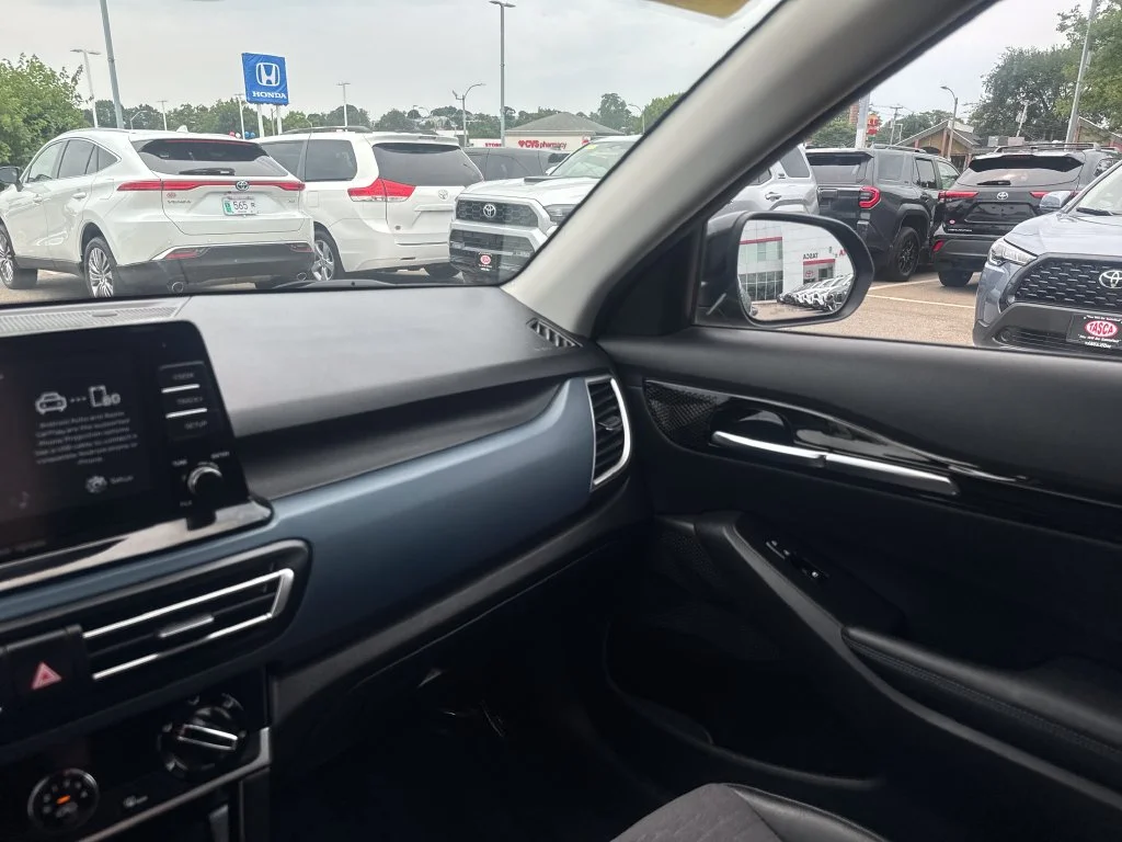 Used 2021 Black Kia S image 28