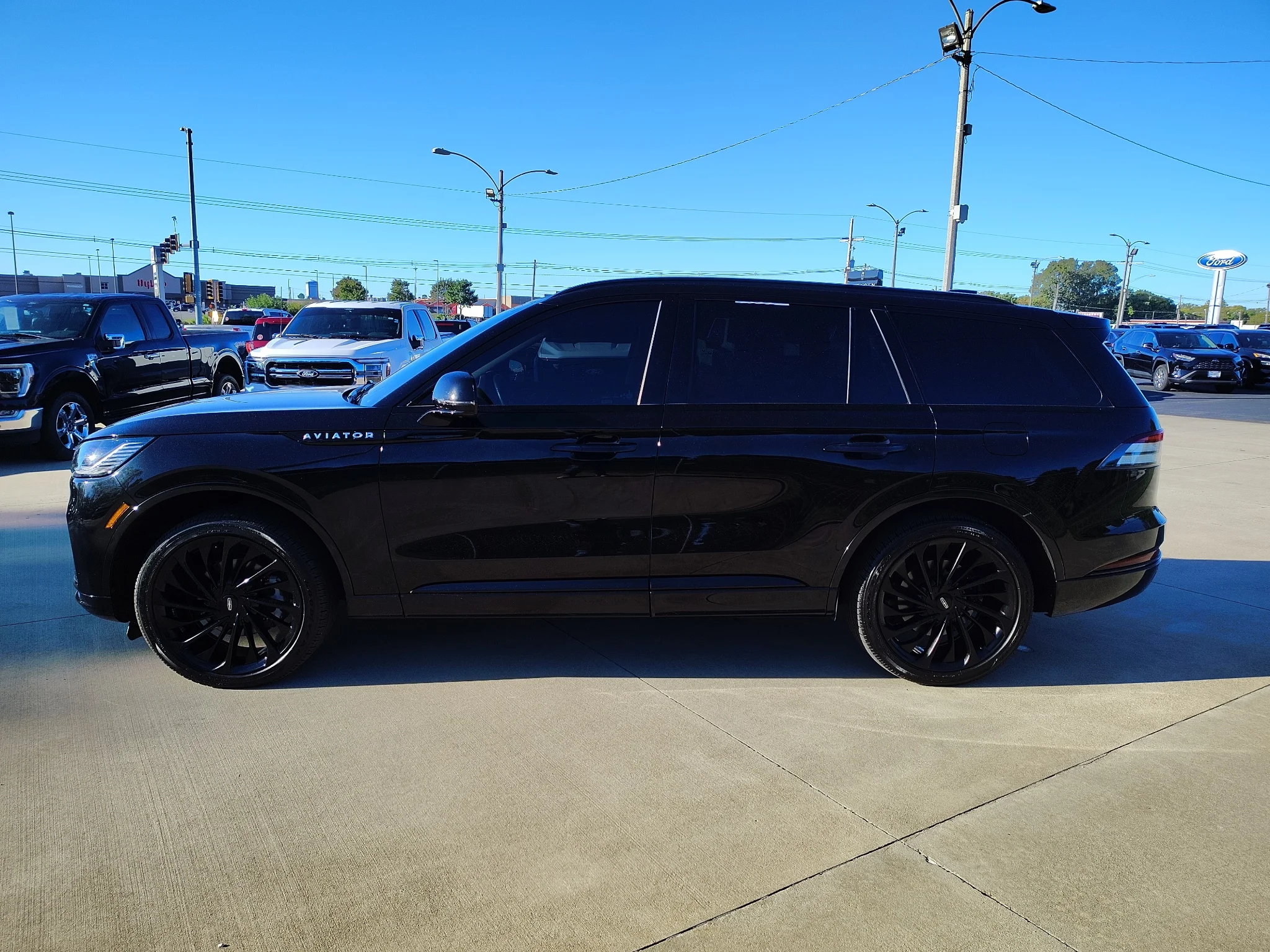 Used 2025 Infinite Black Metallic Lincoln Reserve image 2