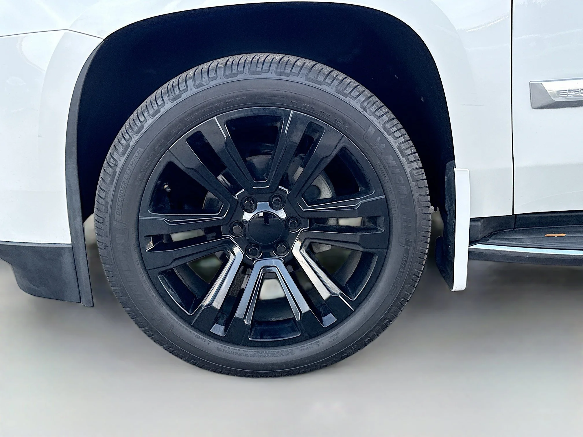 Used 2016 Crystal White Tricoat Cadillac Luxury Collection image 44