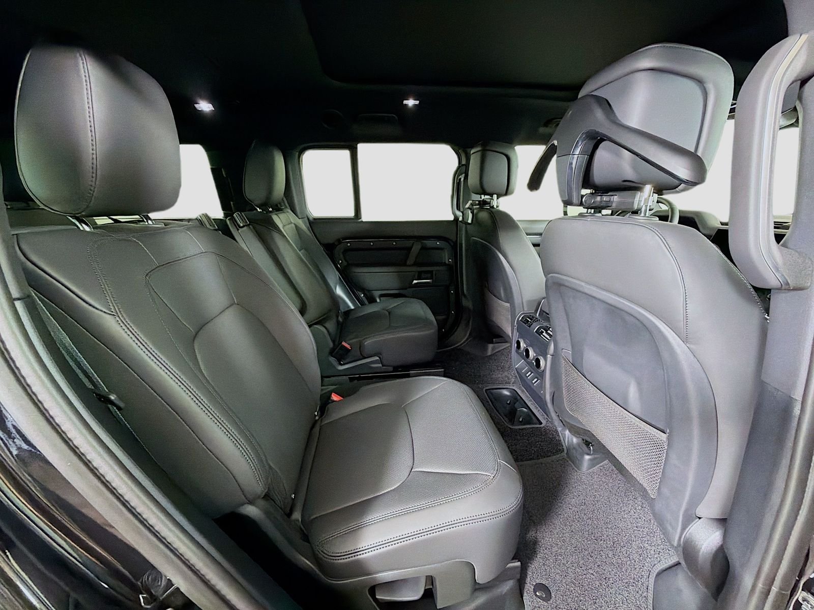 New 2026 Santorini Black Land Rover S image 31