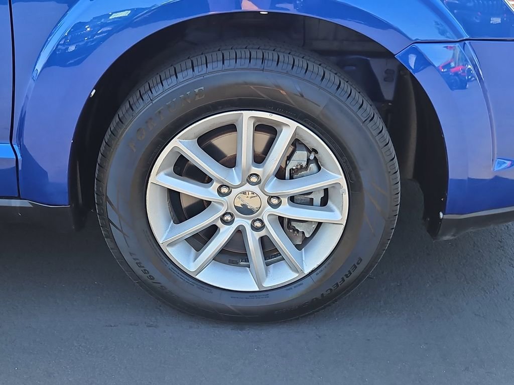 Used 2015 Blue Streak Pearlcoat Dodge SXT image 29