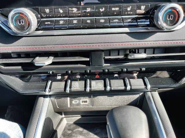 2026 Chevrolet Colorado photo 24 of 41