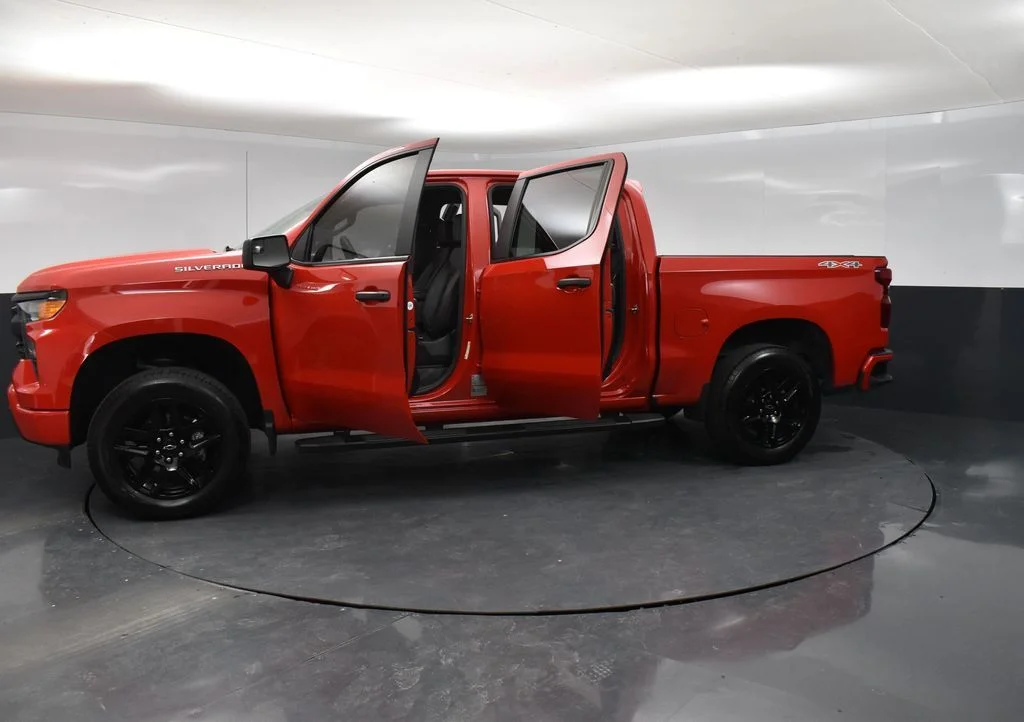 Used 2022 Red Chevrolet Custom image 41