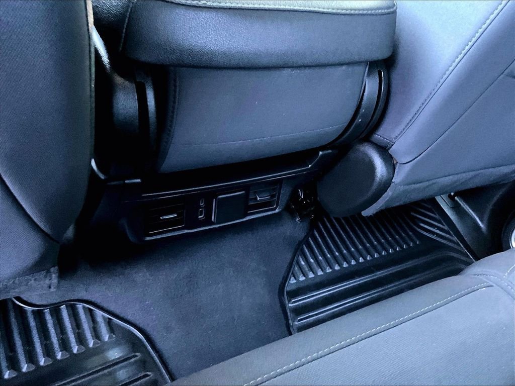 Used 2023 Silver GMC Elevation image 27