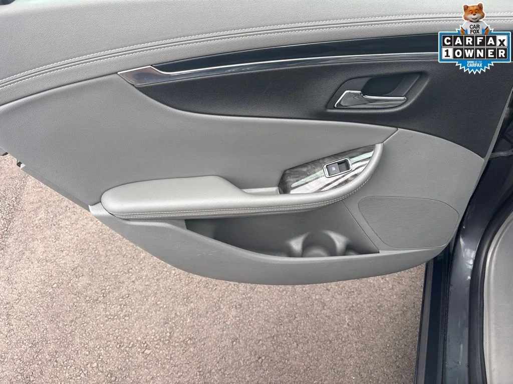 Used 2015 Gray Chevrolet LT image 27