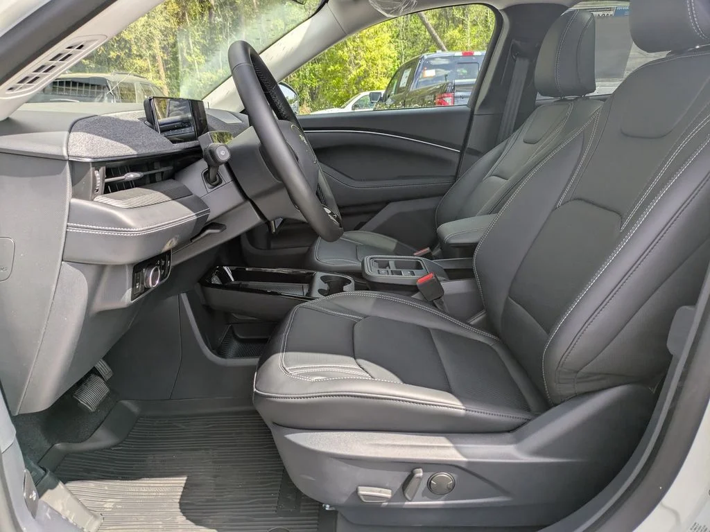 New 2026 Star White Metallic Tri-coat Ford Premium image 19