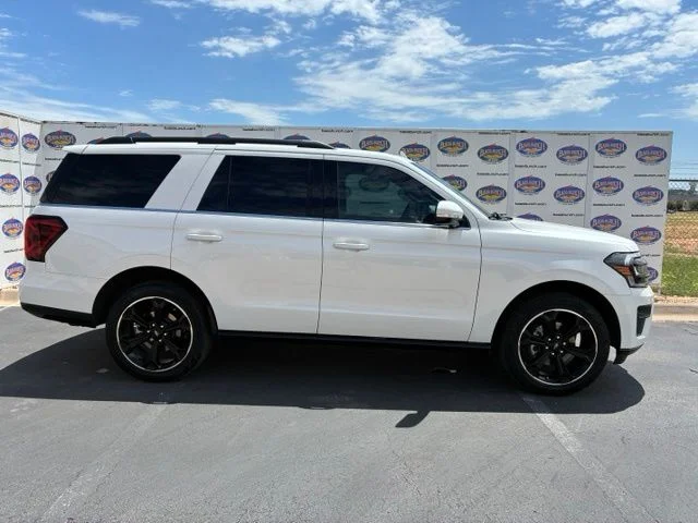 Used 2024 White Metallic Ford Limited image 1