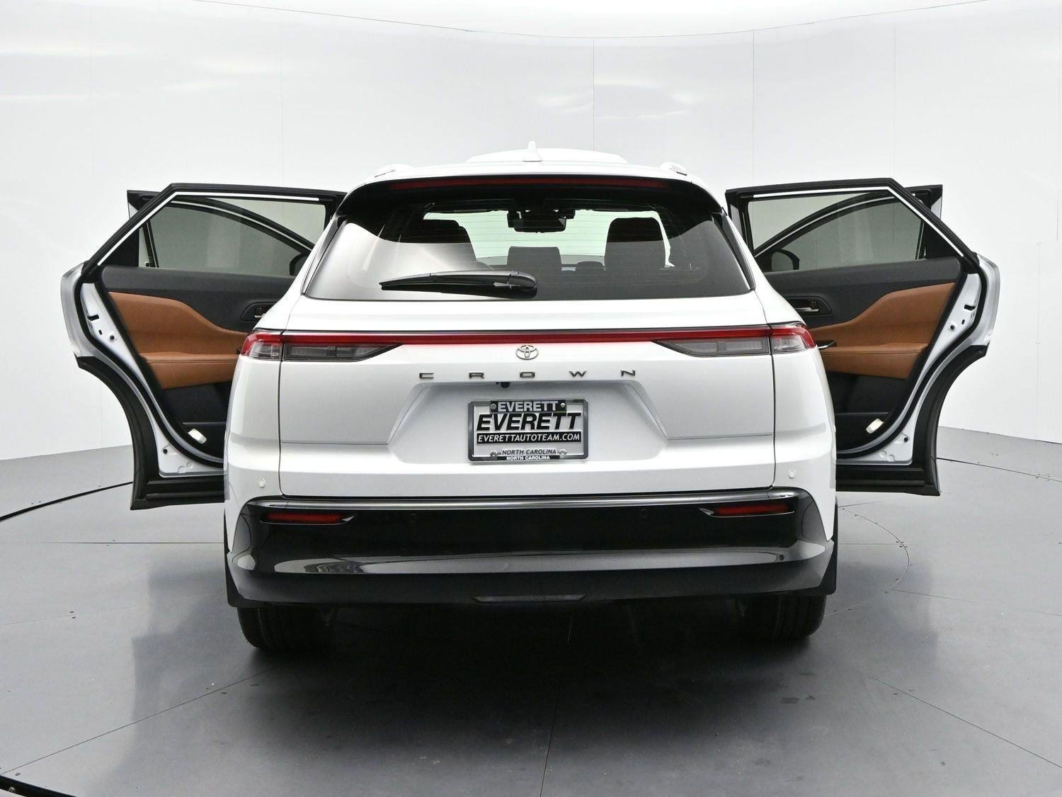 Used 2025  Toyota XLE image 42