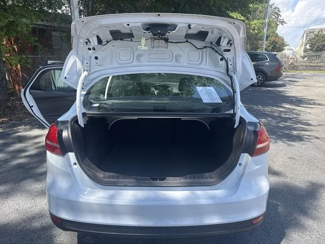 Used 2018 White Ford S image 12