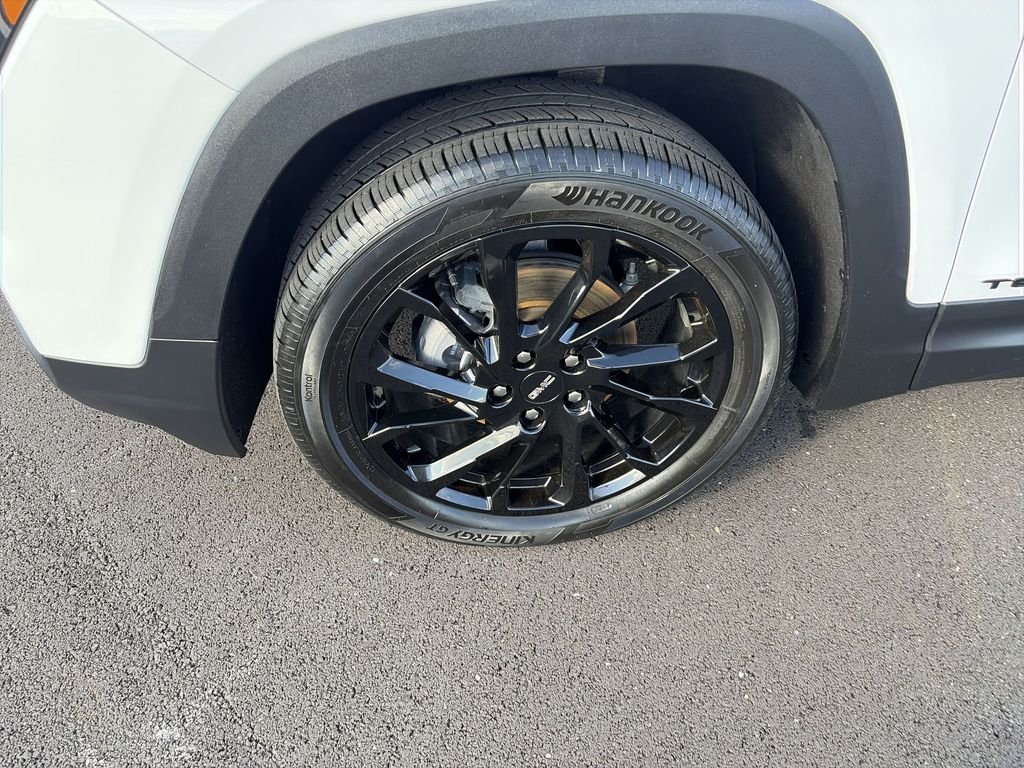 Certified Used 2023 White GMC SLT image 10