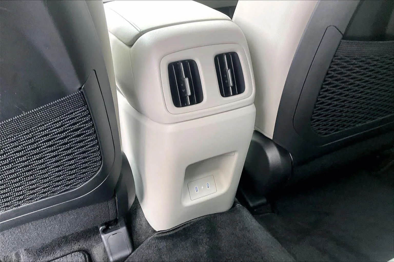 Used 2025 Titan Gray Hyundai Limited image 70