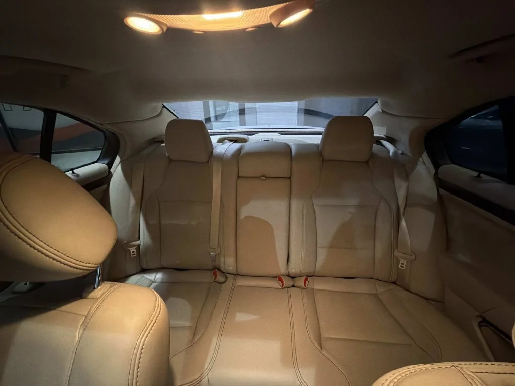 Used 2018 White Ford Limited image 25
