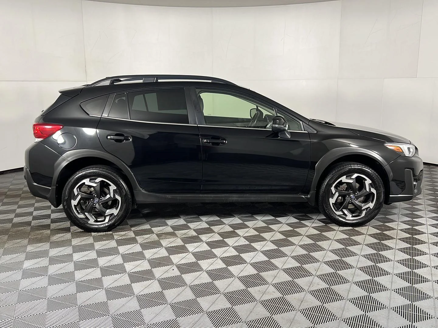 Used 2023 Crystal Black Silica Subaru Limited image 9