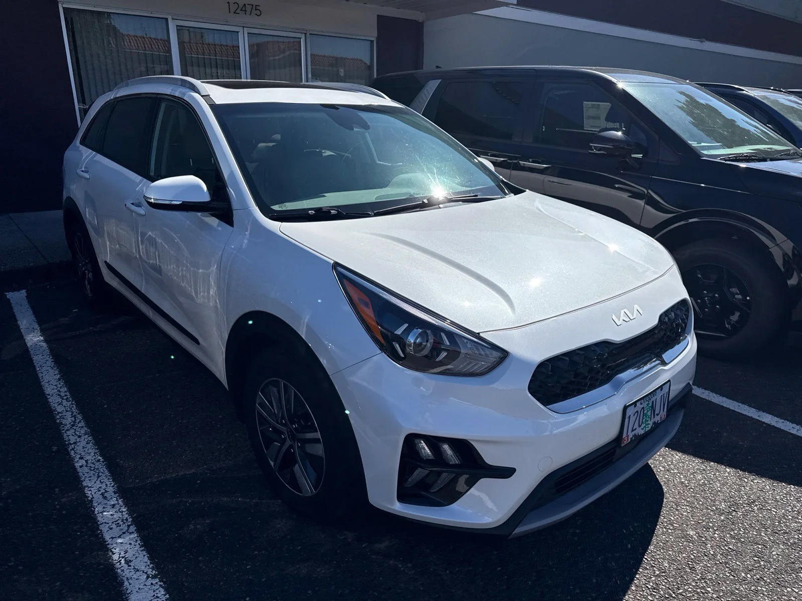 Used 2022 White Kia EX Premium image 2