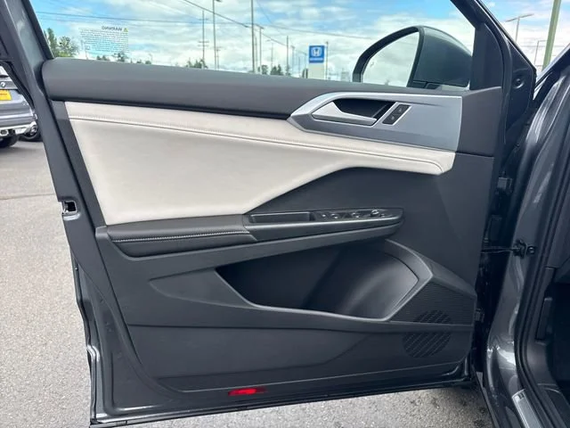 New 2026 Platinum Gray Metallic Volkswagen SE image 17