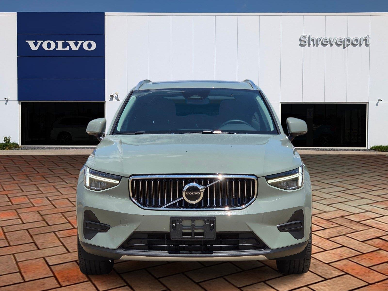 Used 2025 Sage Green Metallic Volvo Core Bright Theme image 2