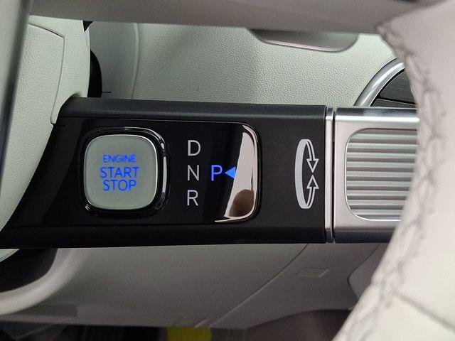 New 2026 White Hyundai SE FWD image 18