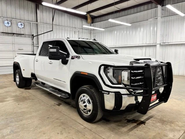 Used 2025 White GMC SLE image 1