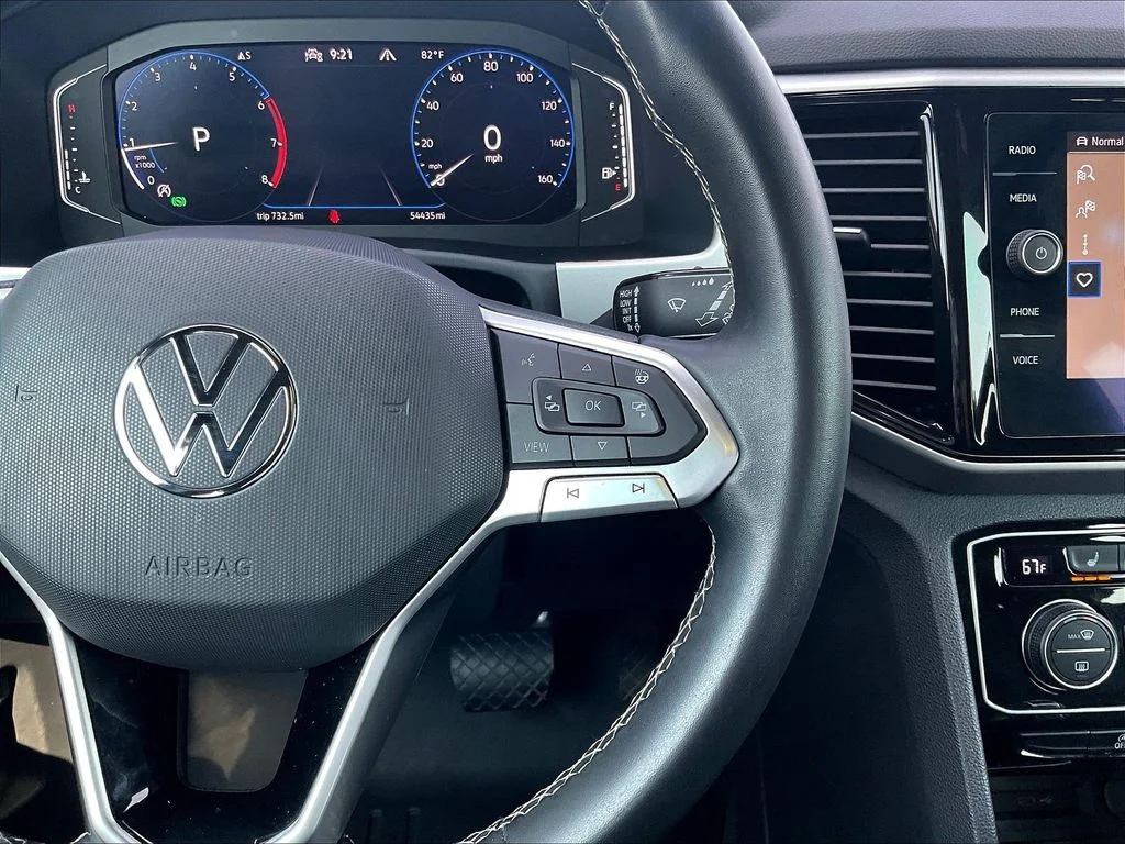 Used 2021 Gray Volkswagen 2.0T SEL image 33