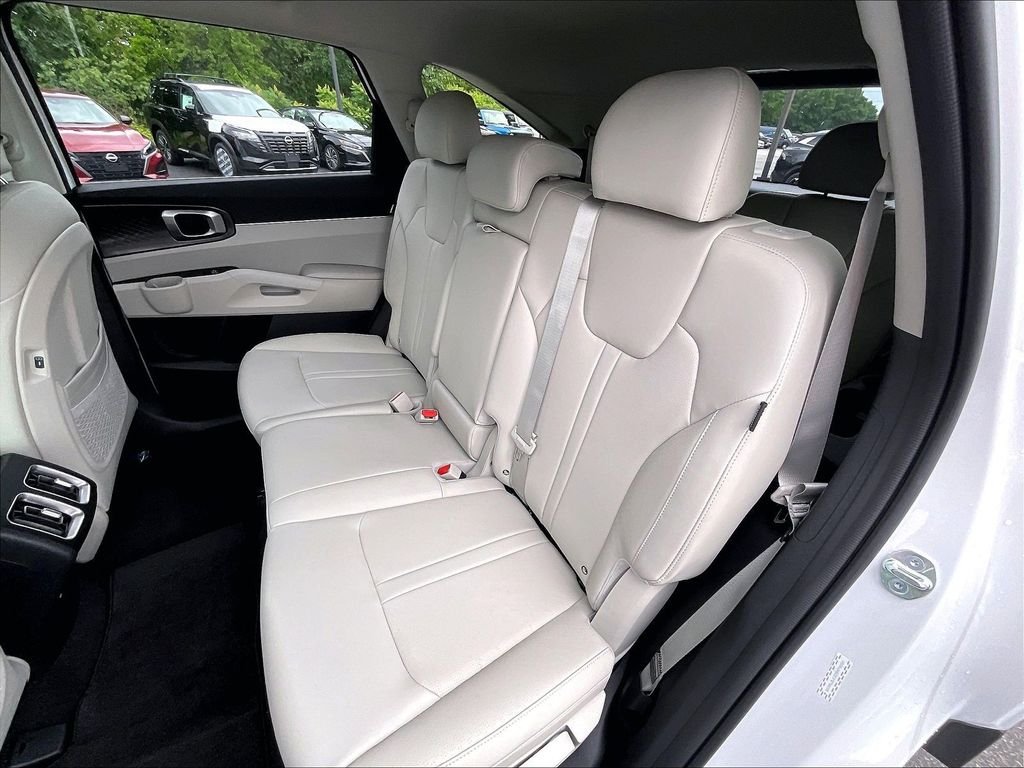 New 2026 Glacial White Pearl Kia S image 15