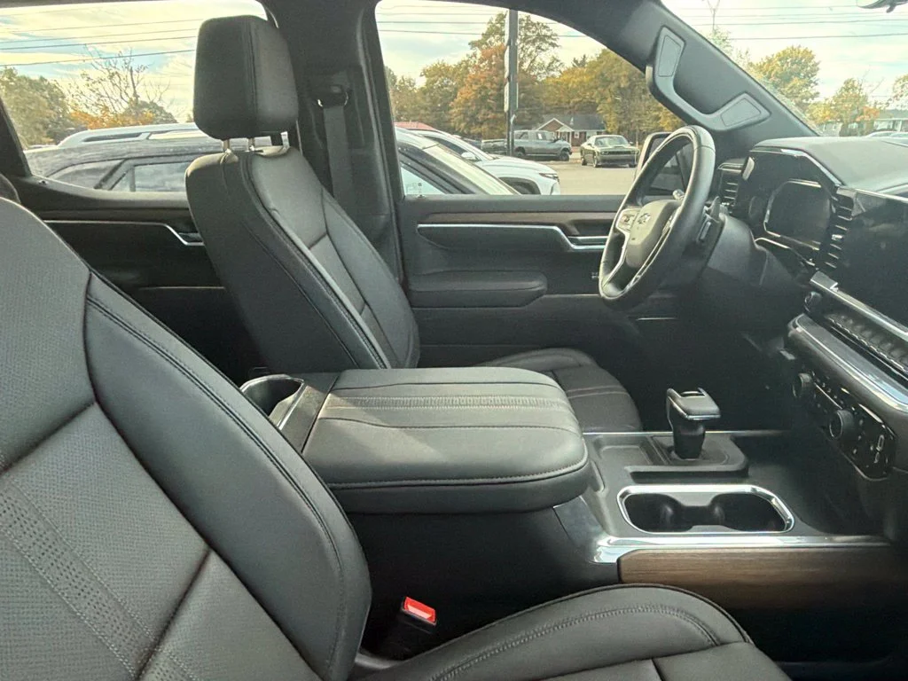 Used 2026 Black Chevrolet High Country image 2