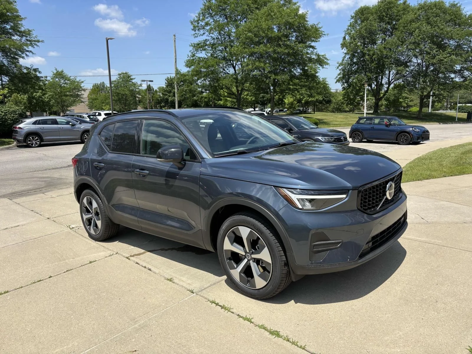 2026 Volvo XC40 B5 Core Dark AWD's photo