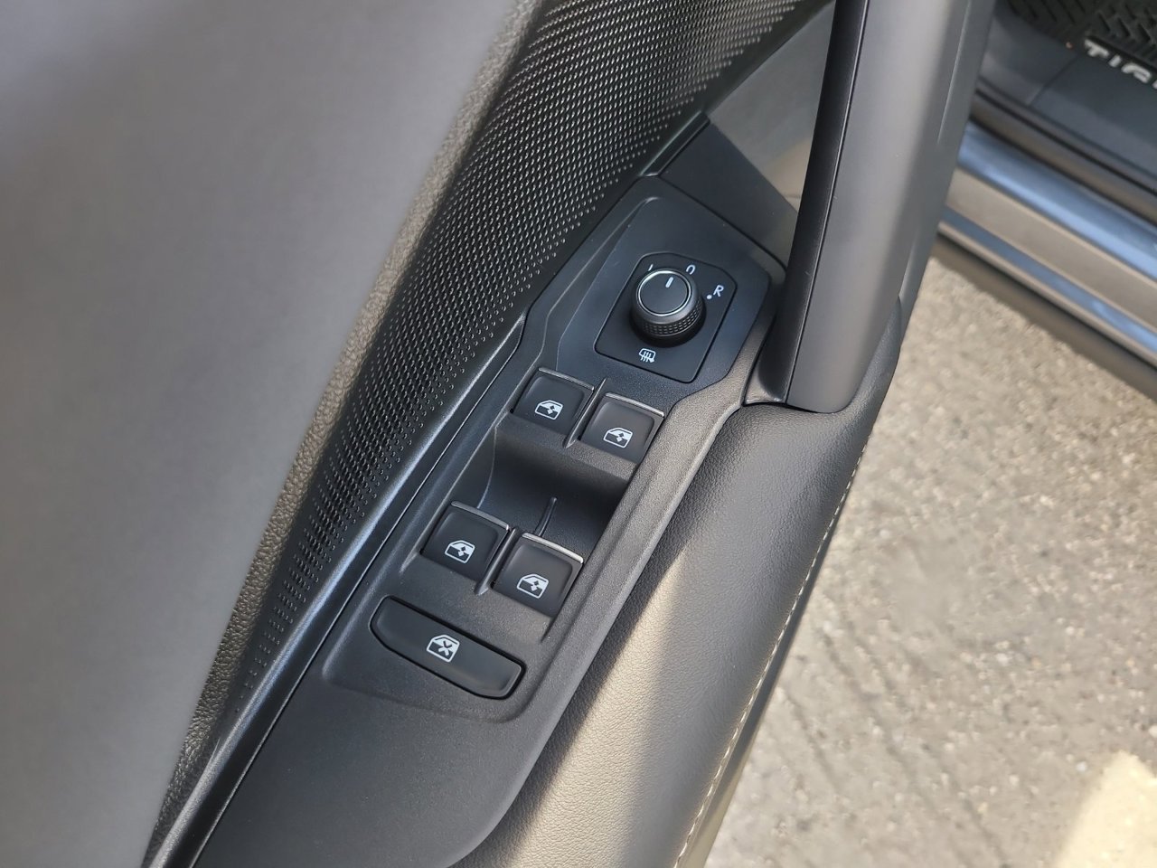 New 2026 Platinum Gray Metallic Volkswagen SE image 15