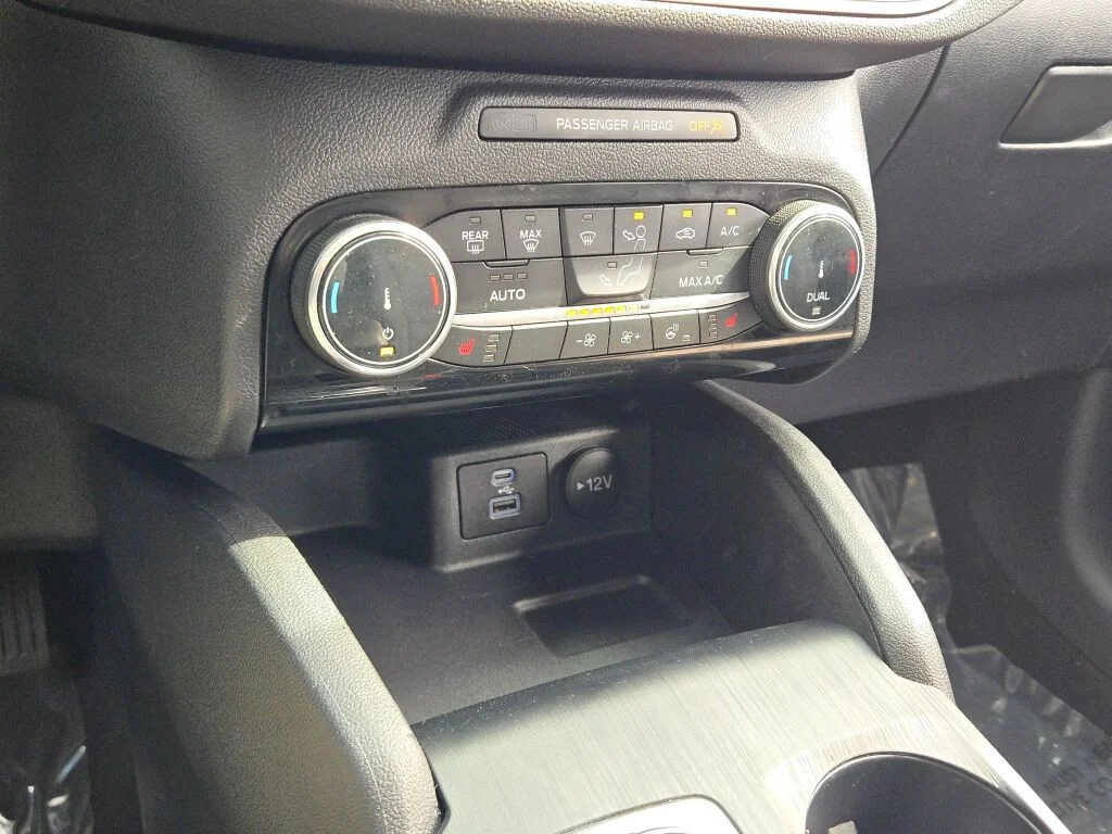 Used 2022 White Ford SE image 26