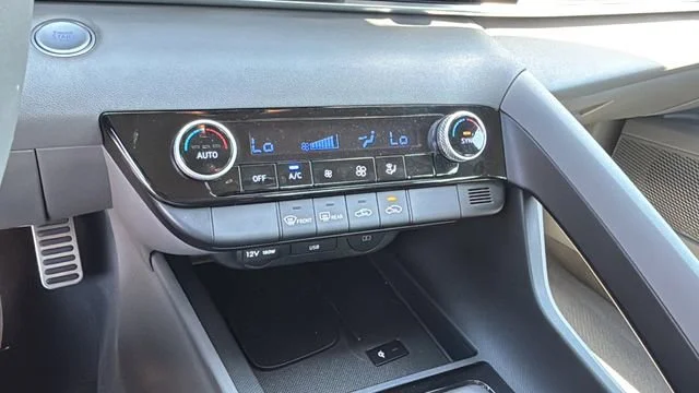 Used 2025 Gray Hyundai SEL Sport image 30