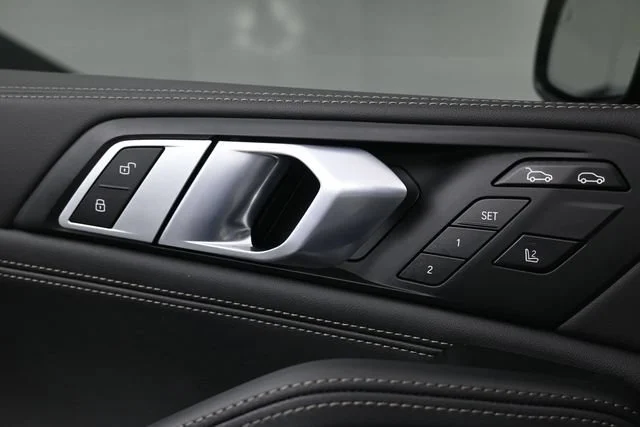 Used 2026 Carbon Black Meta BMW M60i image 13