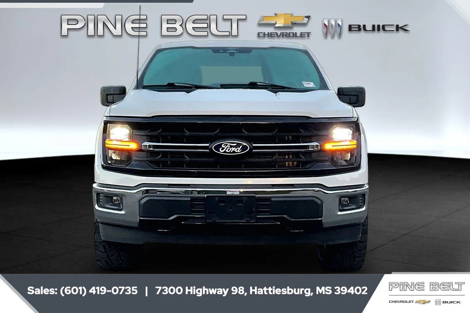 Used 2025 Oxford White Ford XLT image 3