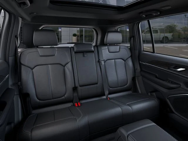 New 2026 Diamond Black Crystal Pearl-Coat Exterior Paint Jeep Limited image 15