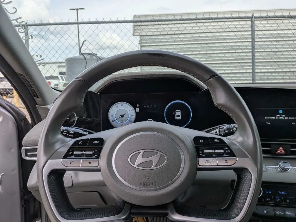 Used 2025  Hyundai SEL Convenience image 11