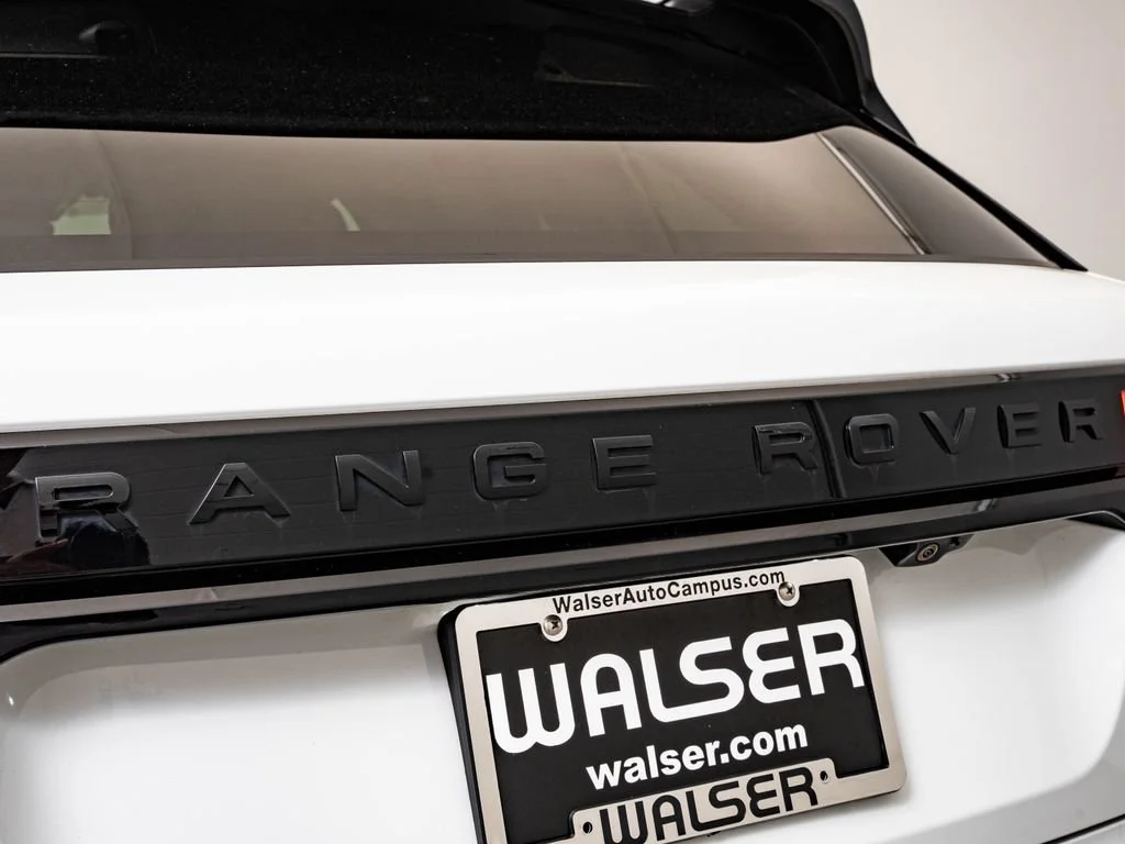 Used 2023 Fuji White Land Rover R-Dynamic S MHEV image 18