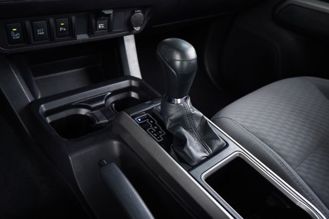 Used 2021  Toyota SR5 image 27
