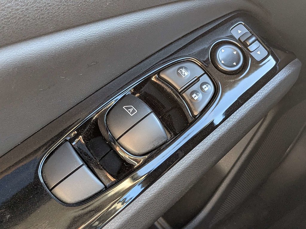 2025 Nissan Altima SR - Photo 24